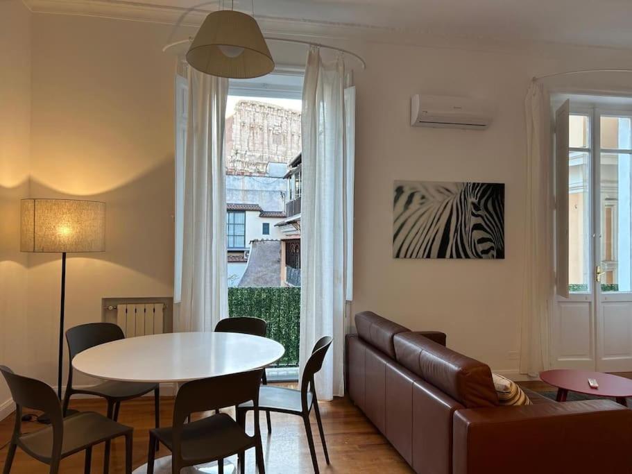 Your Nest At Colosseum!!
